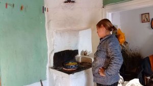Жизнь в деревне. Жареная картошка на печи да с мясом