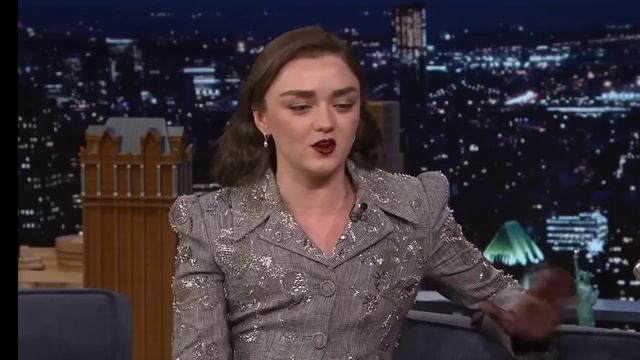 Мэйси Уильямс о пересмотре «Игры престолов» и съёмках фильма «Новый взгляд» в Париже | The Tonight смотреть онлайн