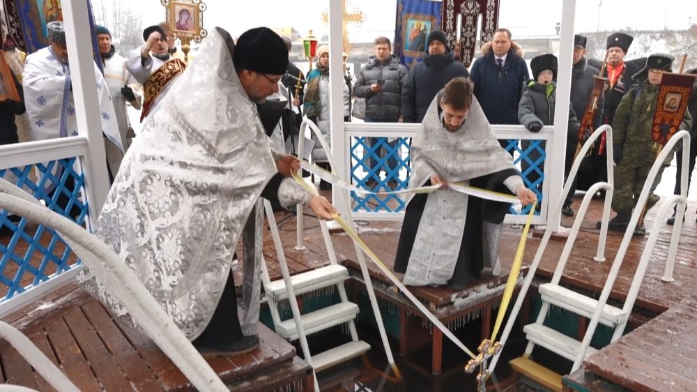 В Курортном районе отметили Крещение Господне смотреть онлайн