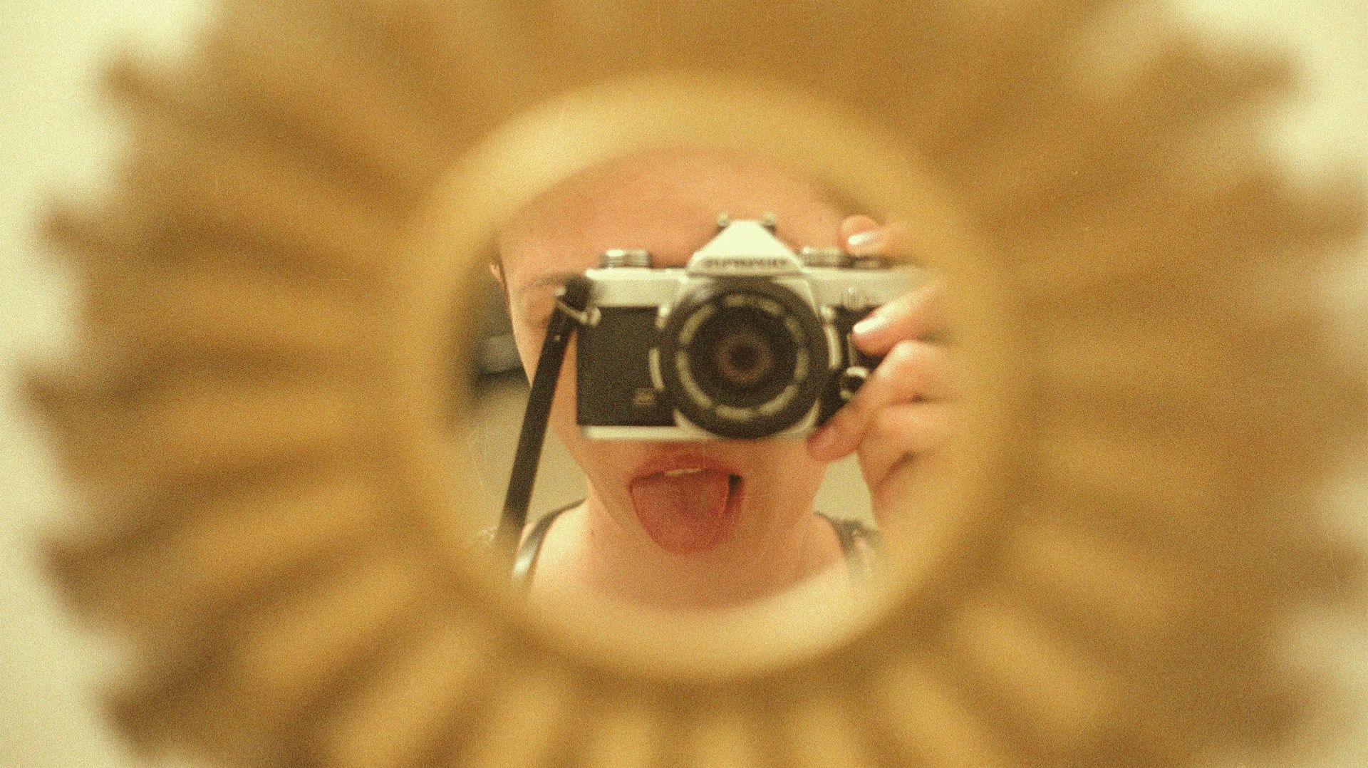 Слайдшоу и контекстный видеоряд.