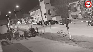 Пьяный водитель наехал на толпу людей на тротуаре за что понёс суровое наказание.