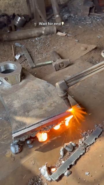 Невероятный процесс починки стрелы погрузчика смотреть онлайн