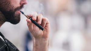 Закон о полном запрете электронных сигарет готовят в Таджикистане