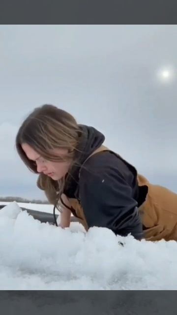 Юная девочка рыбачка и огромная мощная щука!. Кто кого? А вам слабо? смотреть онлайн