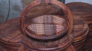 Процесс изготовления деревянной корзины для сухофруктов.