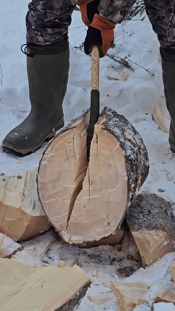 Колка различными топорами в -23. смотреть онлайн