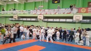 белый пояс против синего