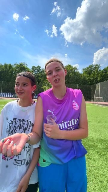 Не забил гол - отвечаешь на неудобный вопрос !