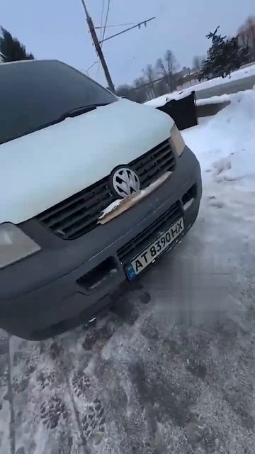 Украинский не доброволец. ТЦКашники несут на руках "добровольца" на убой.