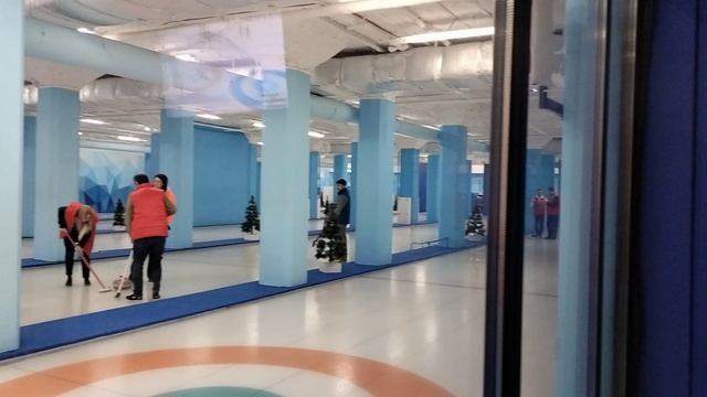 В кёрлинг-клубе побывала.Очень понравилось.👍 смотреть онлайн