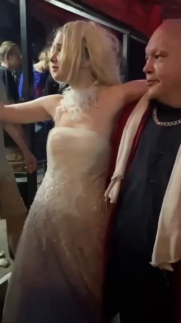 Фотограф: -Скажите с*ськи! ОНА: … смотреть онлайн