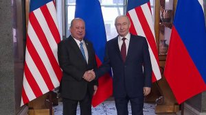 Владимир Путин в Санкт-Петербурге принимает короля Малайзии.