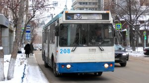 Троллейбус Екатеринбурга ЗиУ-682Г-016.03 борт. №208 маршрут 36 на остановке "Карла Маркса"