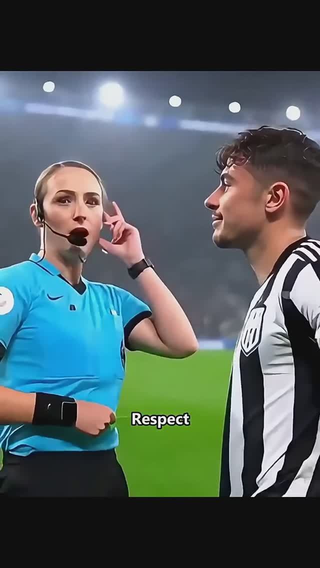 😂Красивые моменты между игроками и женщинами-судьями смотреть онлайн