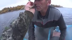 ГОСТЬ С ДЕРЕВНИ ОБАЛДЕЛ! НАВАЛИЛО МОРСКОЙ РЫБЫ НЕ ПОДНЯТЬ СЕТИ.