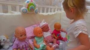 Настя как мама и её куклы пупсики