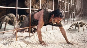 Мужчина УМЕНЬШАЕТСЯ до 5 см и ВЫЖИВАЕТ в доме, сталкиваясь с ПАУКОМ, КОШКОЙ и МУРАВЬЯМИ [пересказ]