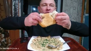 Мукбанг/обжорыч/Бестрогонов из говядины и буханка хлеба/