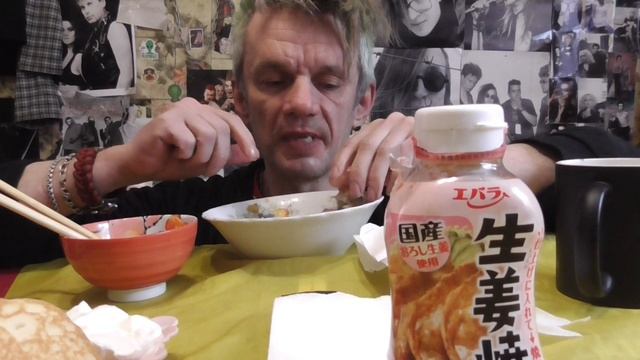 мукбанк картошка жареная бедро куриное салат с помидорами чери олади со сметаной и молоко