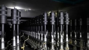 Процесс изготовления сменных объективов для фотоаппаратов.