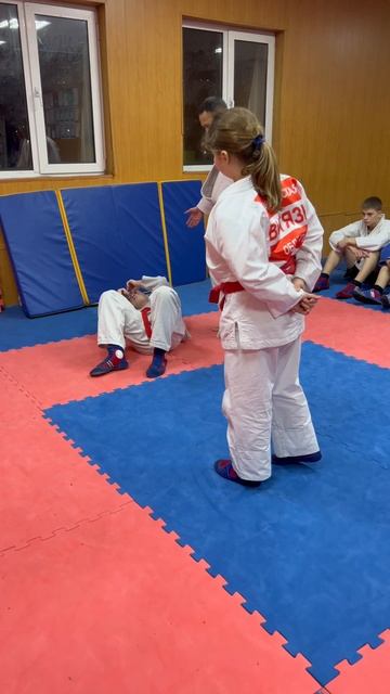 Битва за ДИНОЗАВРИК!🤗 смотреть онлайн