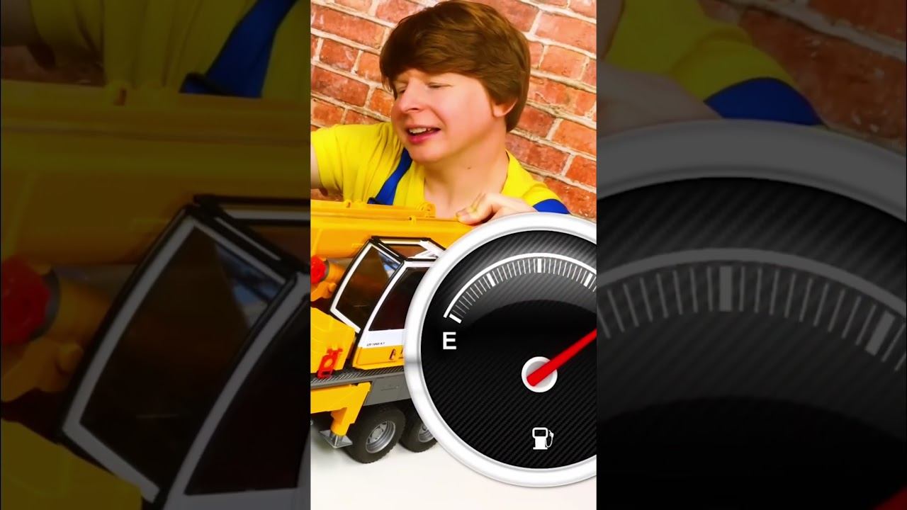 Заправляем автокран полный бак #машинкидлядетей #весело #игрушки смотреть онлайн