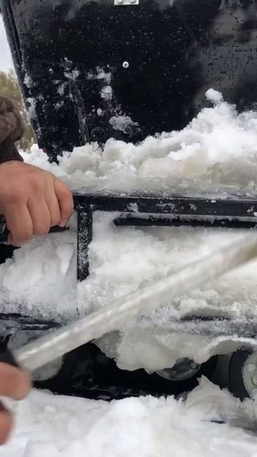 Раздула гусеницу от наледи. смотреть онлайн