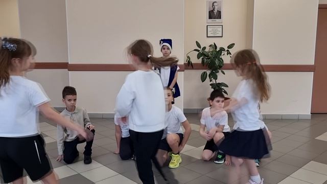 Живые иллюстрации к сказке «Старик-годовик" смотреть онлайн