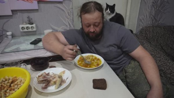 Ужинаю вкусным супом с курицей ПОДВАЛ ИЛЬИЧА