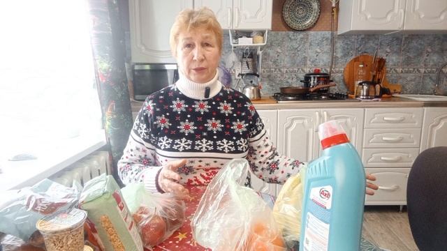 Пошла только за хлебом а сумки еле донесла. смотреть онлайн