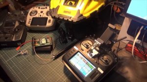 Дальномер а прикормочном кораблике c автопилотом UNIBOAT