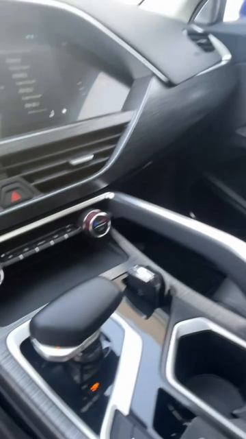 Обзор на Geely Tugella Купе-кроссовер 2.0T AT 4WD 2022г смотреть онлайн