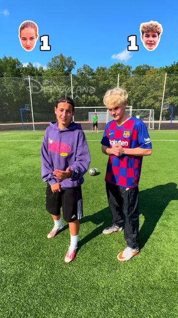 Ответь и забей гол челлендж ! Макс VS Милана