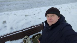 Зимний день в городском парке. Геннадий Горин и продукты в сумках