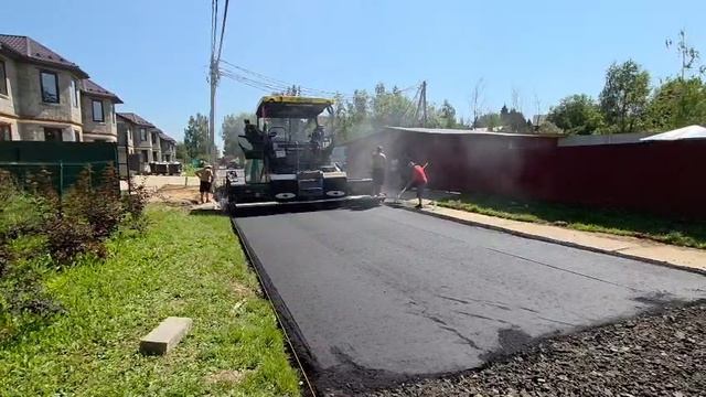 Асфальтирование дороги. Работа катков смотреть онлайн