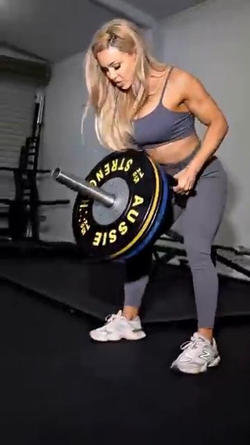 Музыка для тренировок в спортзале 2026 смотреть онлайн