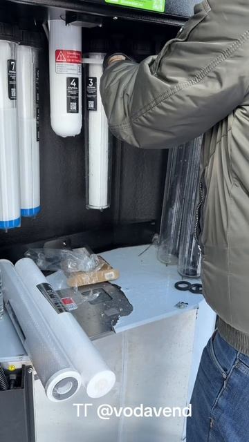 Обслуживание водомата Живая вода. Замена картриджей Sl20 1-3 ступени смотреть онлайн