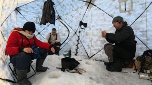 Рыбалка на городской речке.