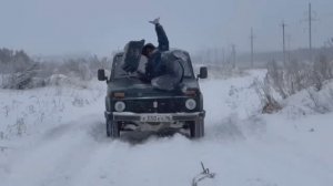 А вы как развлекаетесь зимой? *Нива едет!.mp4