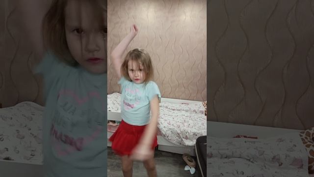 Дело было вечером, делать было нечего, все свободное время - танцуем) 💃🪩 смотреть онлайн