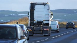Грузовики на автомагистрали