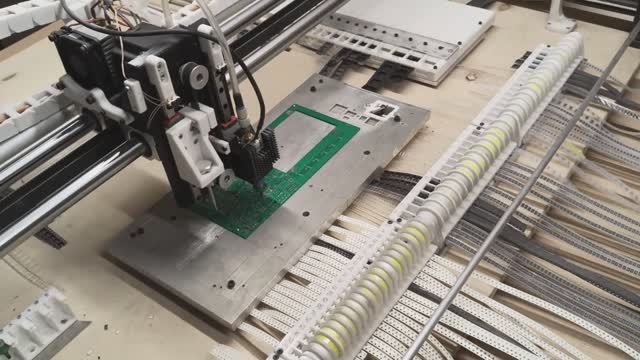 Самодельный установщик SMD компонентов. смотреть онлайн