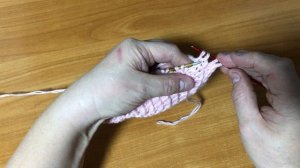 Вяжем вместе рельефный узор спицами