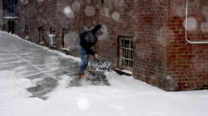 В США более 1 млн домов остались без электричества на фоне снежной бури