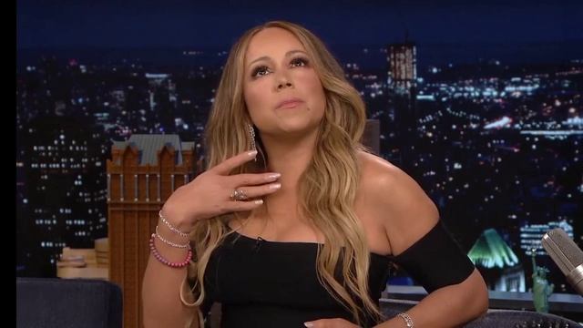 Мэрайя Кэри рассказывает о своих рождественских шоу и возможном сотрудничестве с Милли Бобби Браун | смотреть онлайн