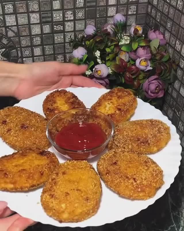 Котлетки в хрустящей панировке 🥩 смотреть онлайн
