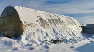 pomidom.ru Снег давит теплицы и они сминаются раздавленные.
