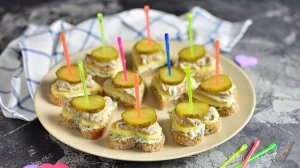 КАНАПЕ-ВАЛЕНТИНКИ СО ШПРОТАМИ