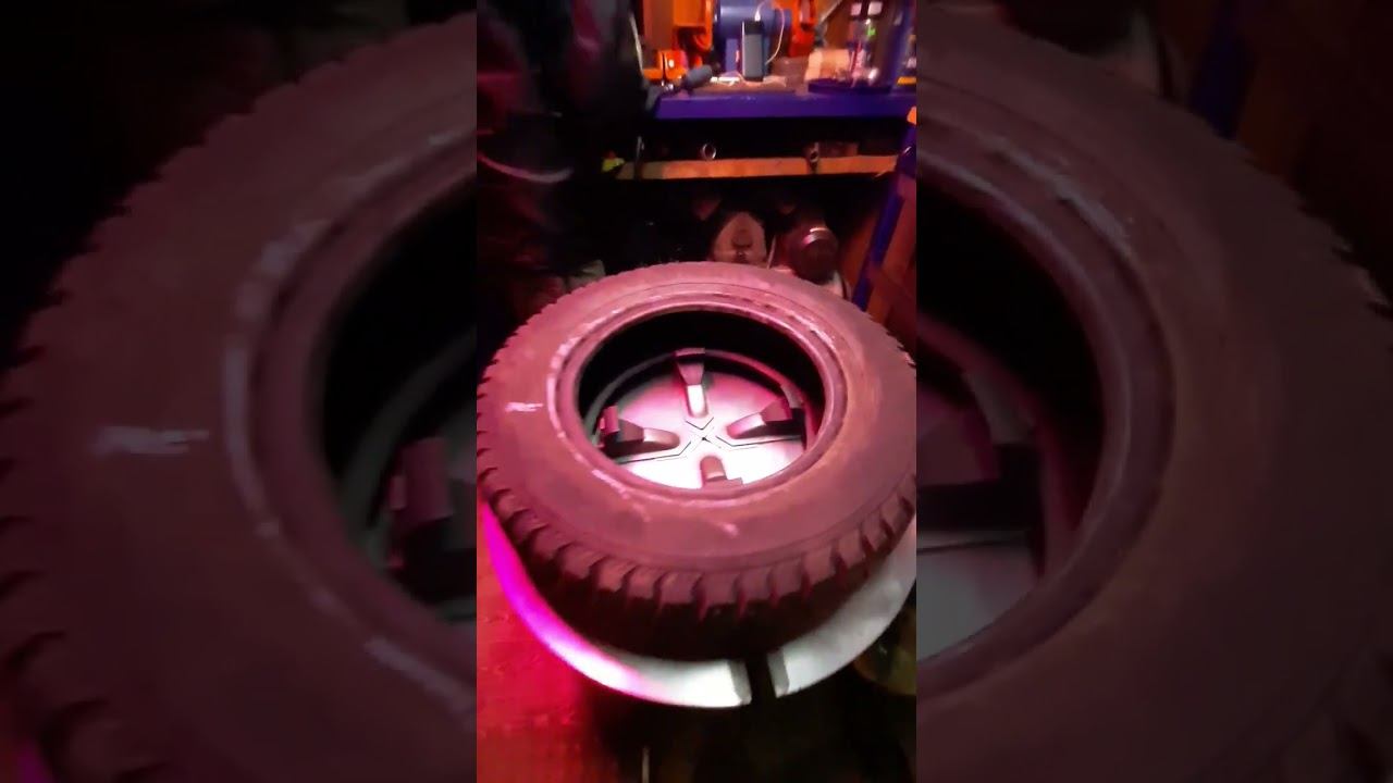 Подготовка шины к монтажу на диск. #шиномонтажудобрыни #шиномонтаж #шиномонтажныйтюнинг #автомобили