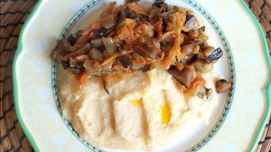 Гороховая каша с поджаркой из баклажана. Сытная каша, богатая белками.